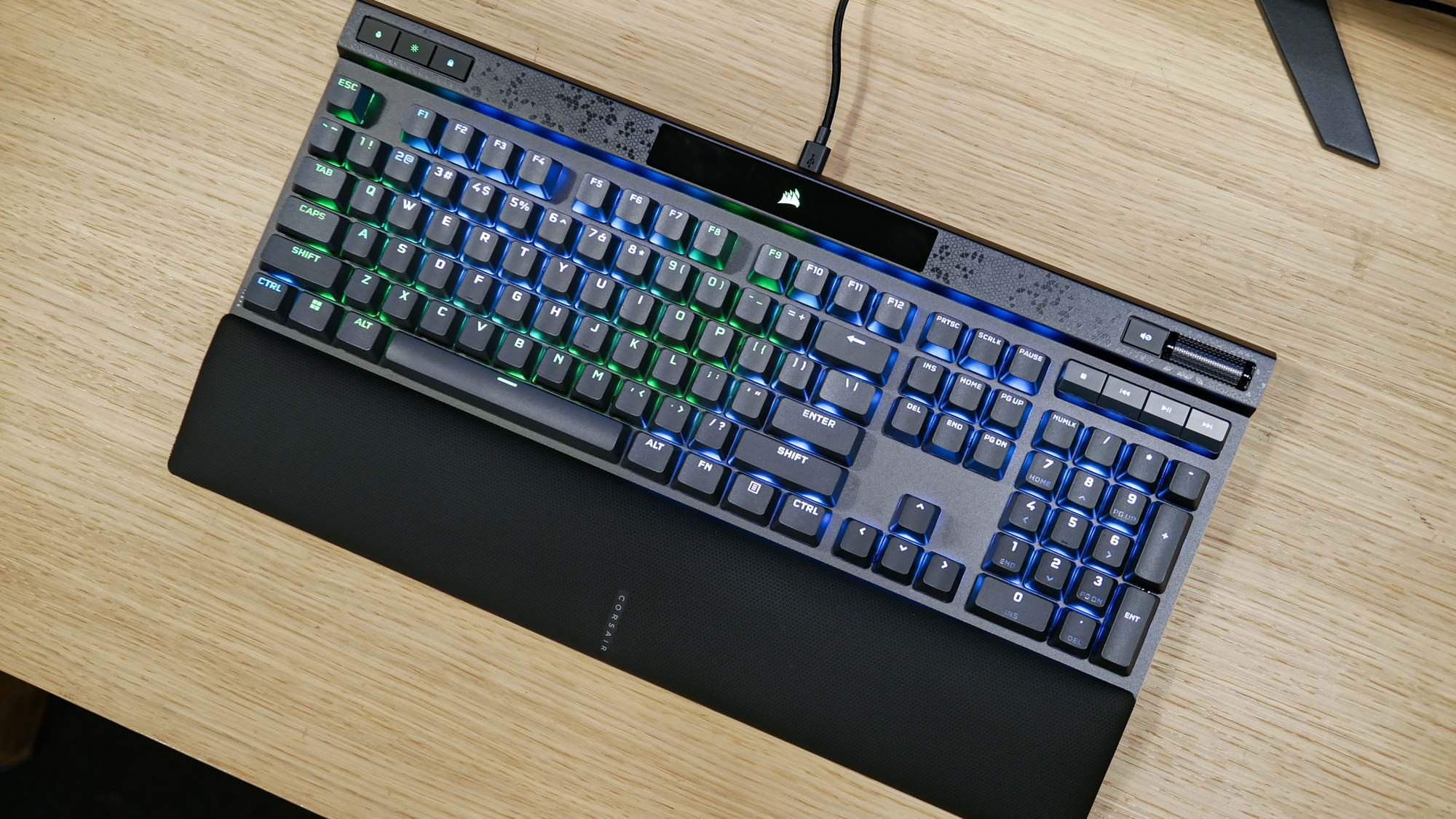 Corsair K70 MAX